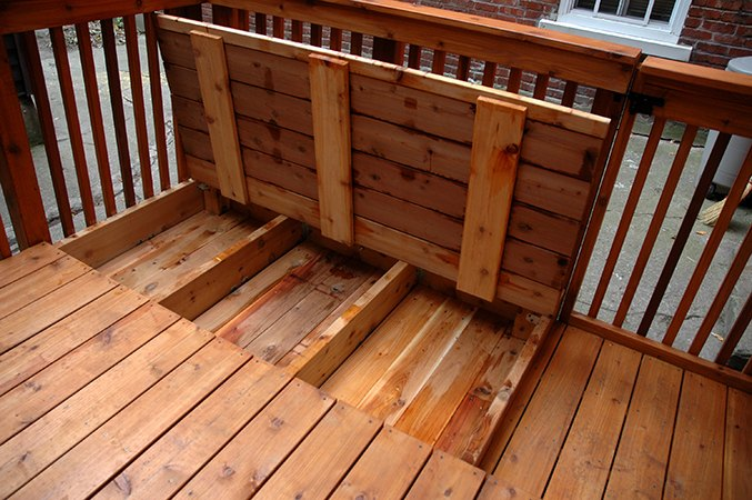Terrasse aménagée dans une cour arrière bétonnée de la Petite Italie - 25point4